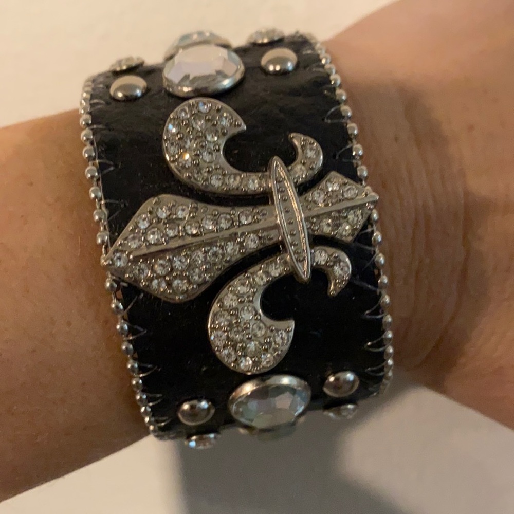 Adjustable bracelet.